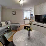 Nowoczesne I Eleganckie Sun Seasons 24 W Karpaczu By Renters